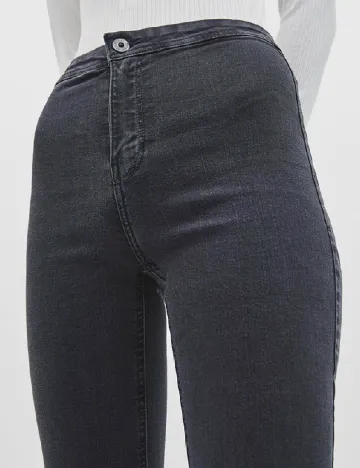 Blugi Bershka, gri inchis Gri