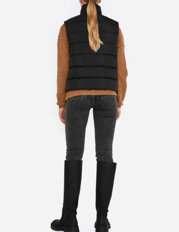 Vesta Noisy May, negru