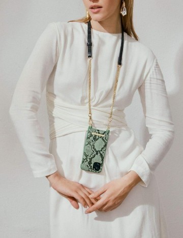 Husa iPhone IDEAL OF SWEDEN, imprimeu sarpe