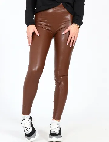 Pantaloni Bershka, maro Maro