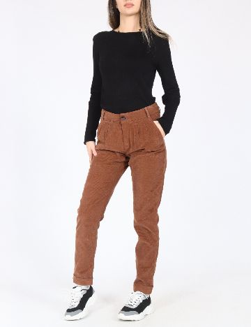 Pantaloni Bershka, maro