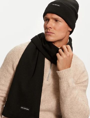 Set caciula si fular Calvin Klein Jeans, negru