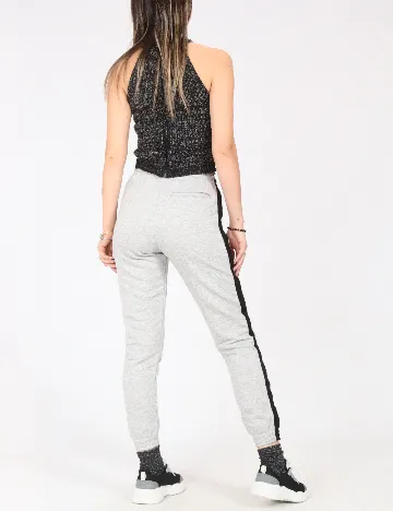 Pantaloni Bershka, gri