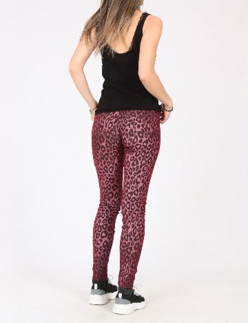 Colanti Bershka, rosu