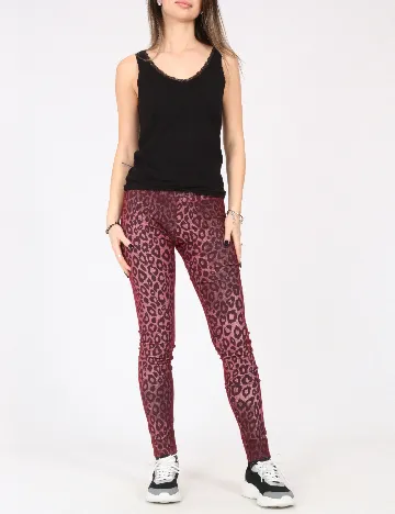 Colanti Bershka, rosu