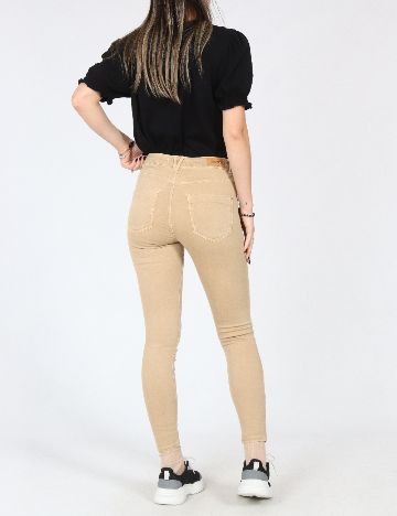 Pantaloni Bershka, maro