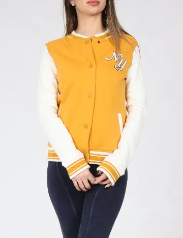 Jacheta Bershka, mustar