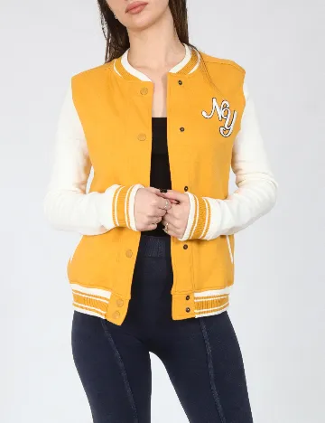 Jacheta Bershka, mustar