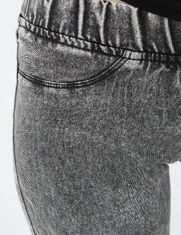Pantaloni Bershka, gri
