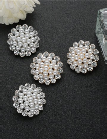 Set nasturi 4 bucati SHEIN, alb/argintiu