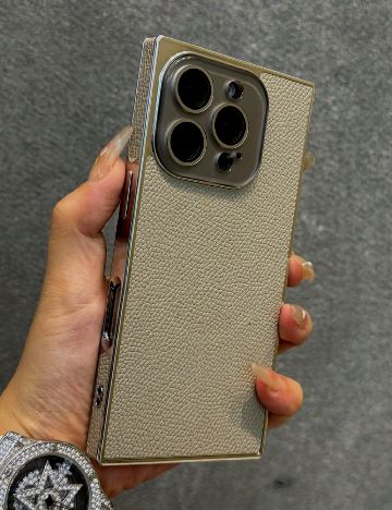 Husa iPhone 16 Pro SHEIN, bej