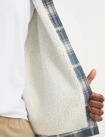 Jacheta Hollister, mix culori