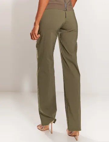 Pantaloni PrettyLittleThing, verde