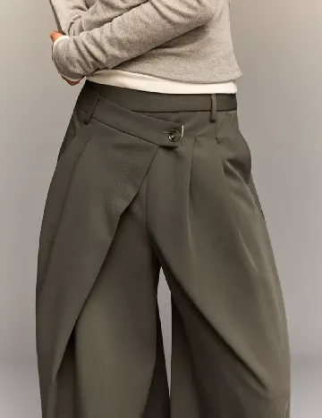 Pantaloni Bershka, maro