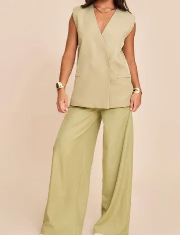 Pantaloni PrettyLittleThing, verde