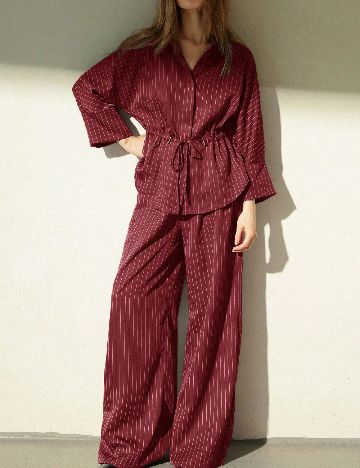 Compleu Aveloria, visiniu