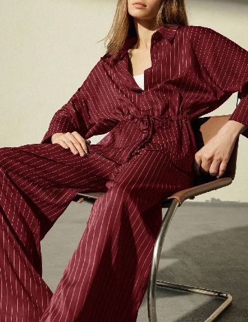 Compleu Aveloria, visiniu