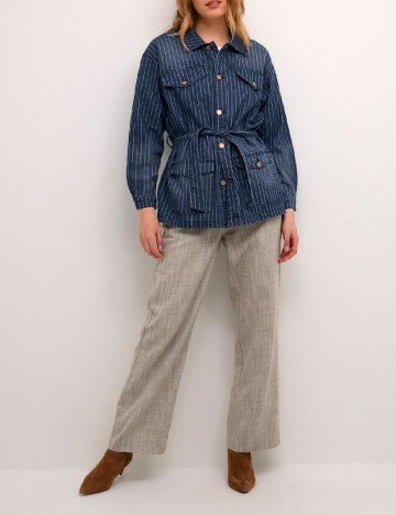 Jacheta Cream, bleumarin