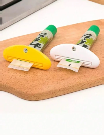 Set accesorii pasta de dinti 4 bucati SHEIN, mix culori