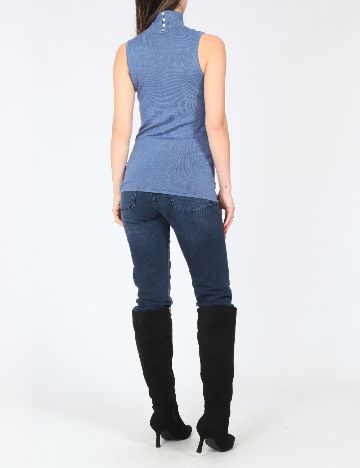 Vesta Zara, albastru