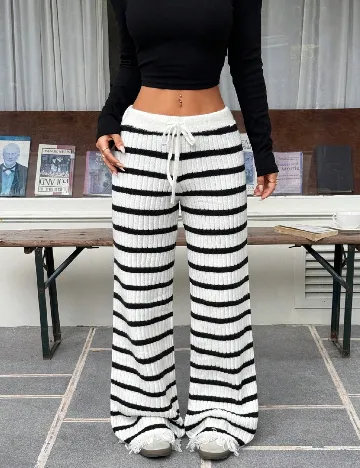 Pantaloni SHEIN, alb/negru