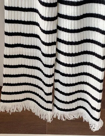 Pantaloni SHEIN, alb/negru