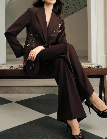 Compleu Anewsta, maro