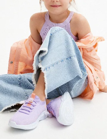 Adidasi Reserved, mov