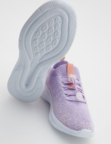 Adidasi Reserved, mov