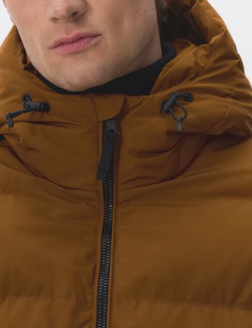 Geaca Reserved, maro