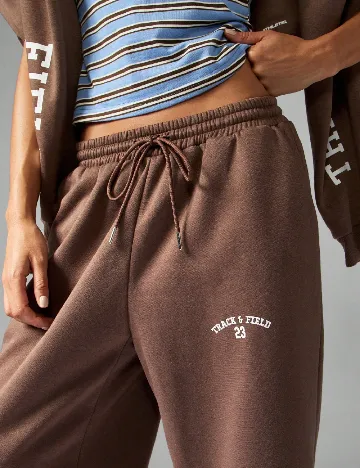 Pantaloni Missguided, maro