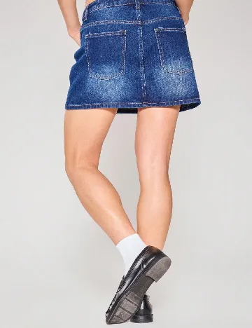 Fusta Musera, albastru