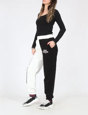 Pantaloni Bershka, negru/alb