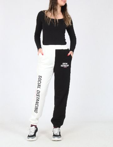 Pantaloni Bershka, negru/alb