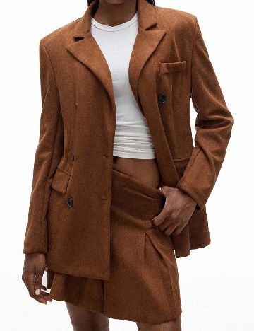 Compleu Aveloria, maro