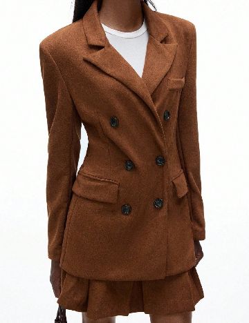 Compleu Aveloria, maro