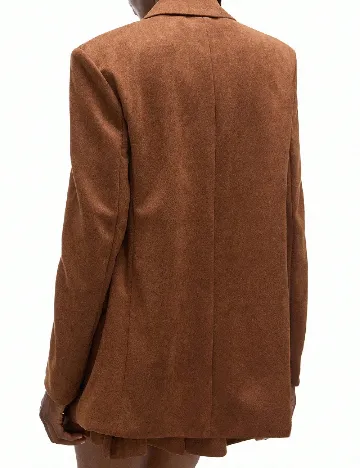 Compleu Aveloria, maro