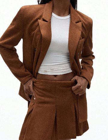 Compleu Aveloria, maro