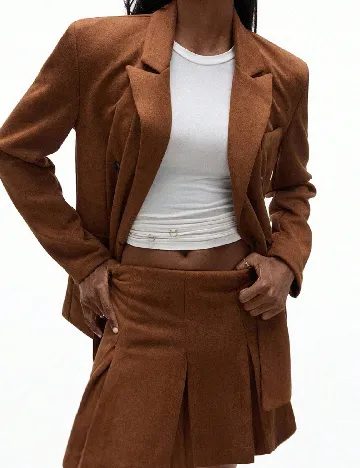 Compleu Aveloria, maro