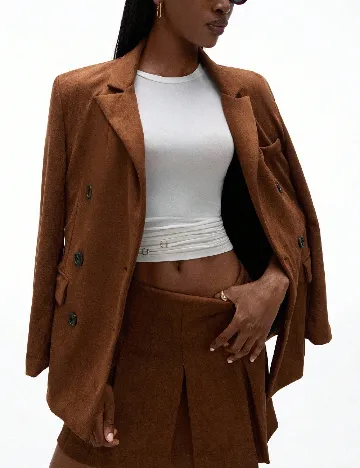 Compleu Aveloria, maro