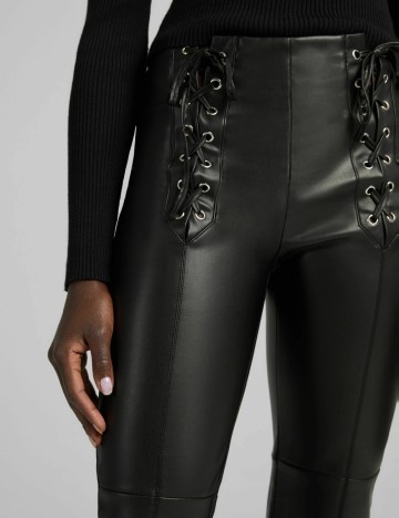 Pantaloni Bershka, negru