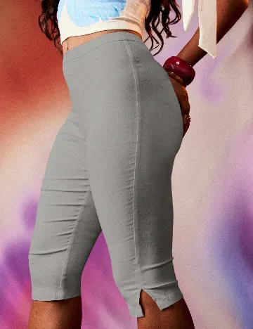 Pantaloni trei sferturi Missguided, gri