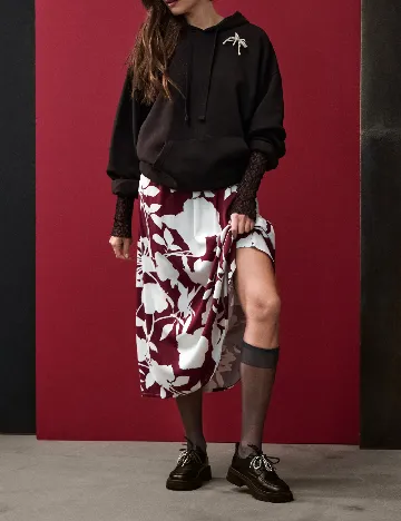 Fusta Sinsay, visiniu