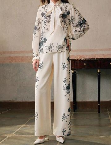 Compleu Anewsta, crem