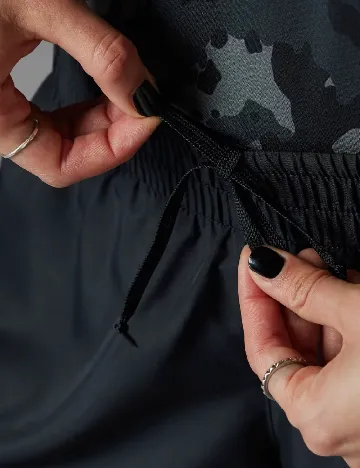 Pantaloni scurti Adidas, negru