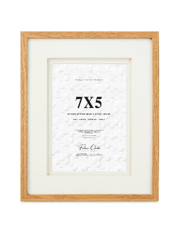 Rama foto Fabian Clarke, maro deschis