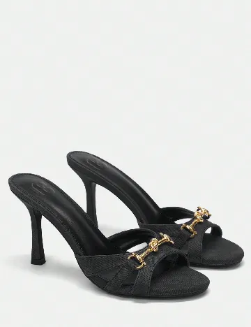 Saboti Cuccoo, negru