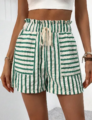 Pantaloni scurti SHEIN, verde/crem