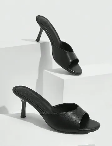 Saboti Cuccoo, negru