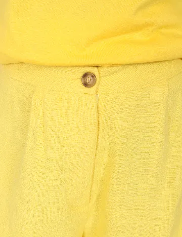 Pantaloni scurti Pull&Bear, galben